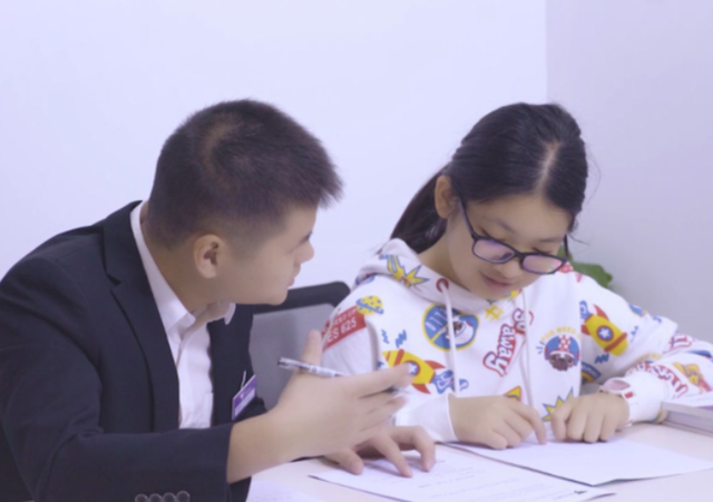 贵阳一父亲花14万给孩子辅导，高考成绩出来后，引网友热议