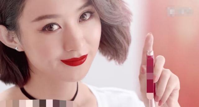 沈腾拍彩妆广告，还在线涂口红试色，沈叔叔是想劝人拔草吧……