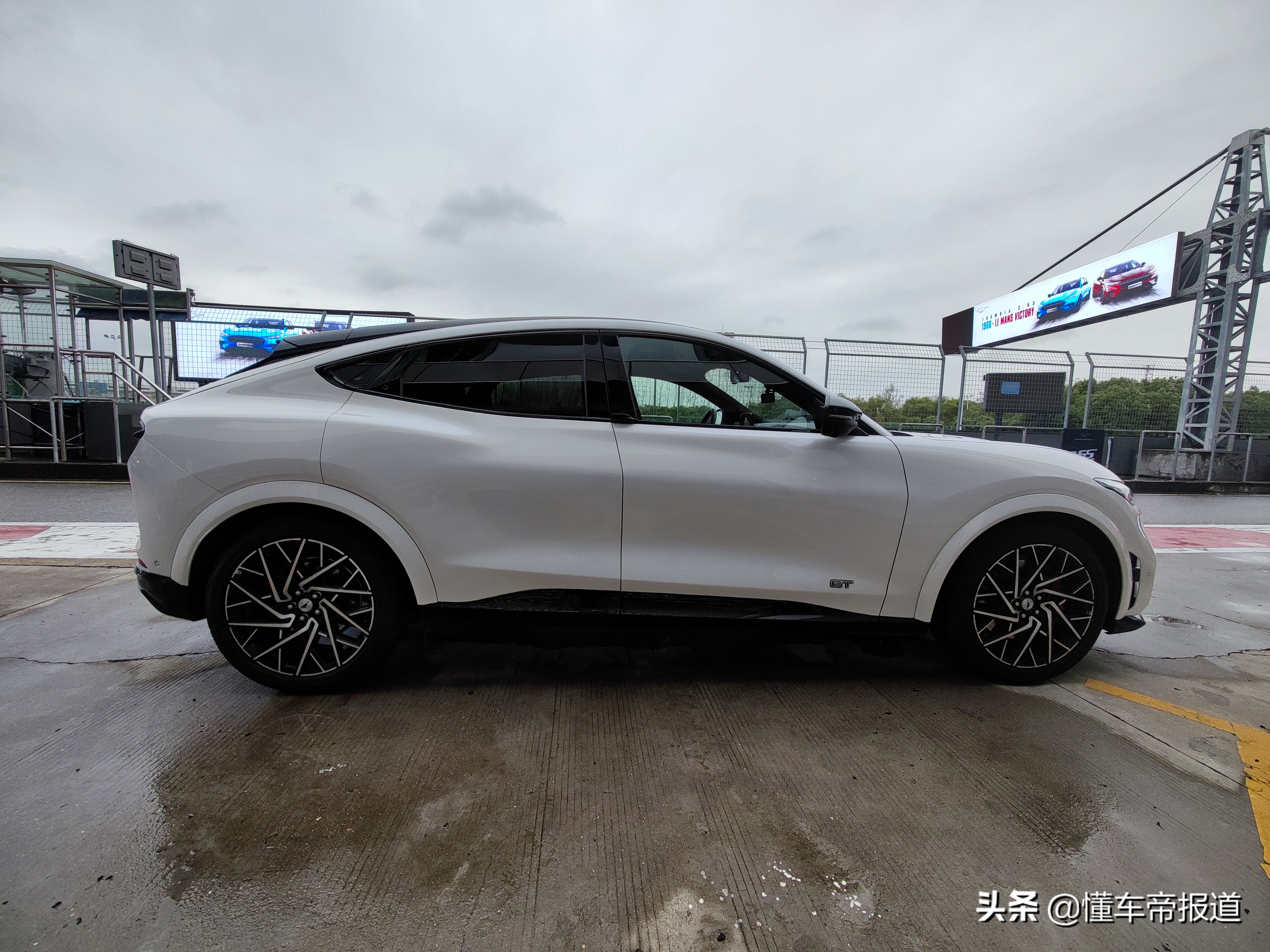 65秒,赛道试驾福特mustang mach-e