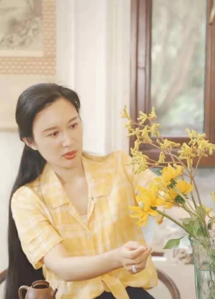 69岁"名导"张纪中与他3位夫人的"爱恨纠葛",越娶越年轻