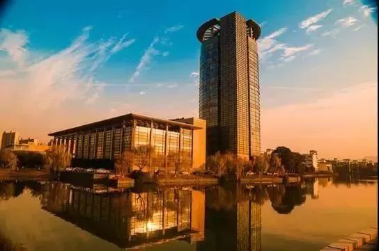 我国10大最美大学图书馆，各有特色令人神往，多图预警请欣赏