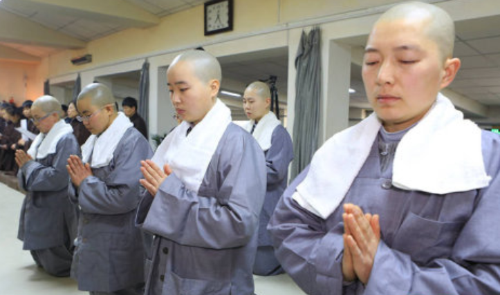 广东谭家三姐妹：青春年华集体出家为尼，多年后两人当上住持