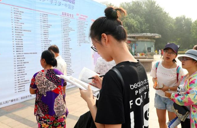 2021高考报志愿，扩招人数多的3所高校，低分考生也有机会考名校