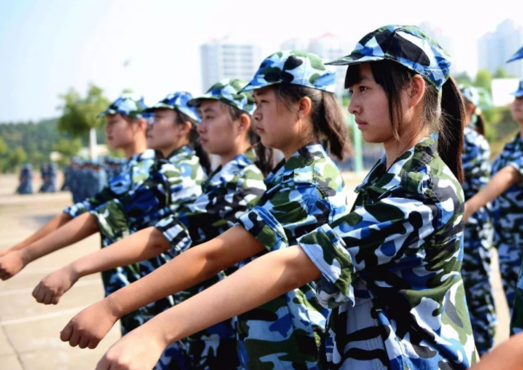 军训本是为了磨炼学生意志，如今却“变了味”，军训的意义何在