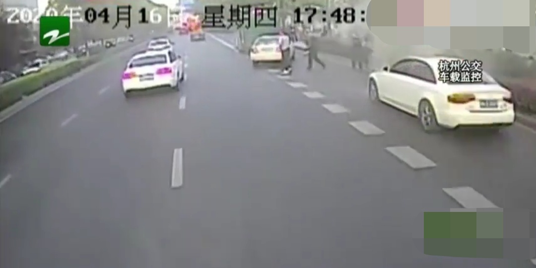 奥迪A6车辆着火冒烟应急处理及灭火器位置指南