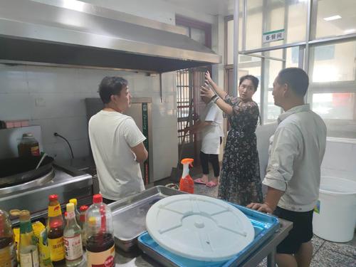 带你看看孩子的学校食堂，没有那么神秘