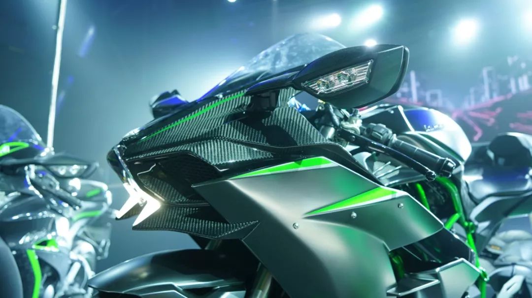 文末彩蛋福利 </p><p>　　 28.9万起，川崎发布 H2 Carbon以及ZX-10R SE