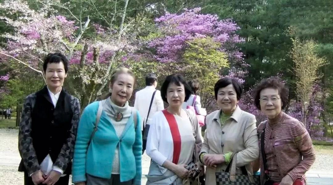 亲姐妹抱团养老，4年后反目成仇：人生到最后，能依靠的只有自己