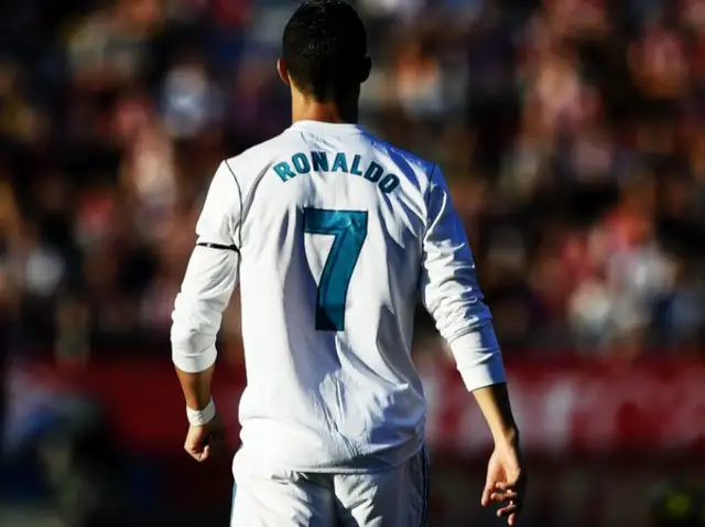 老将志不熄身披斑马衣逆境不低头唯有cr7