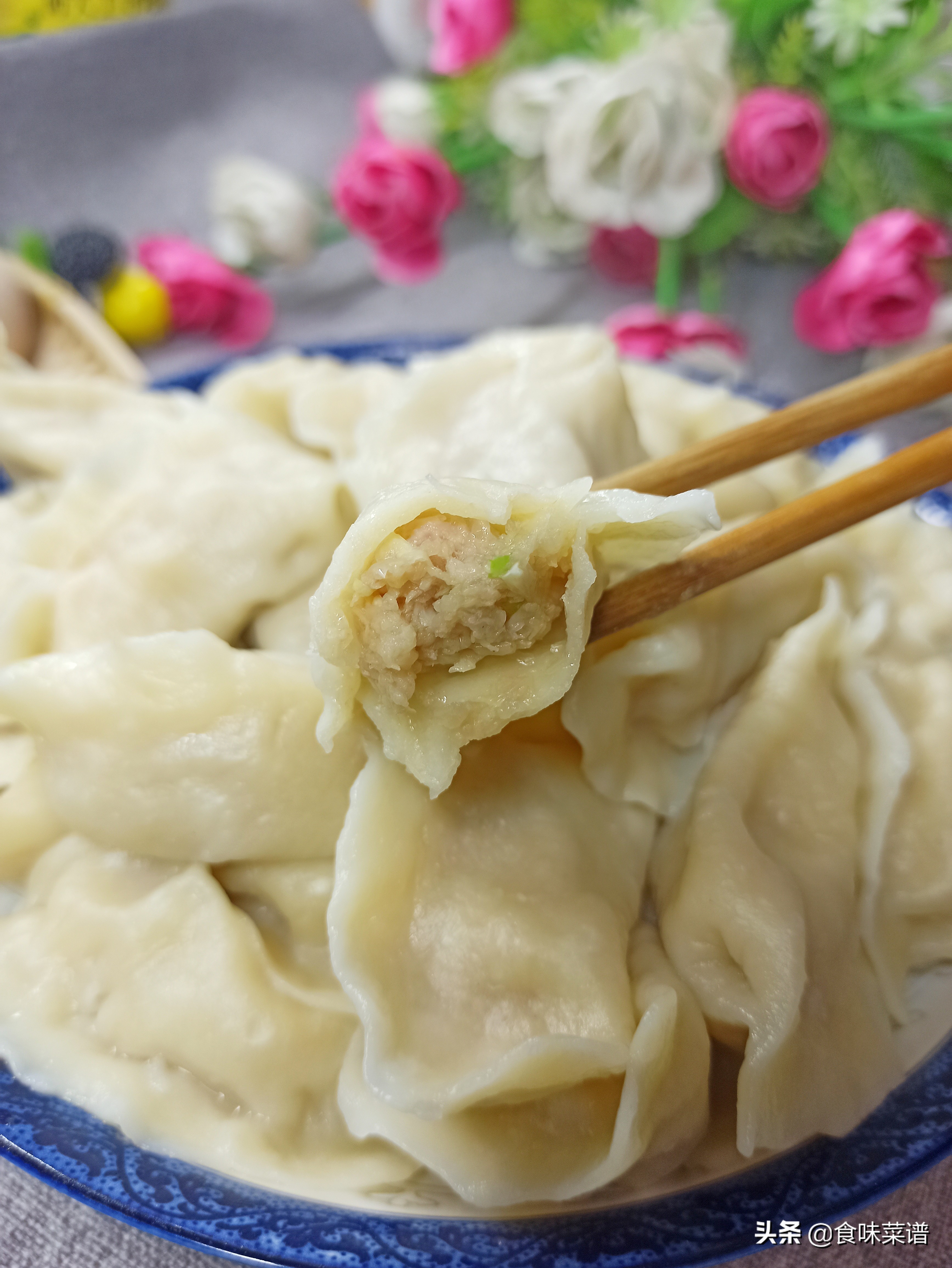 人见人爱的白菜饺子，馅料这样调，营养美味又好吃，出锅肉嫩鲜香
