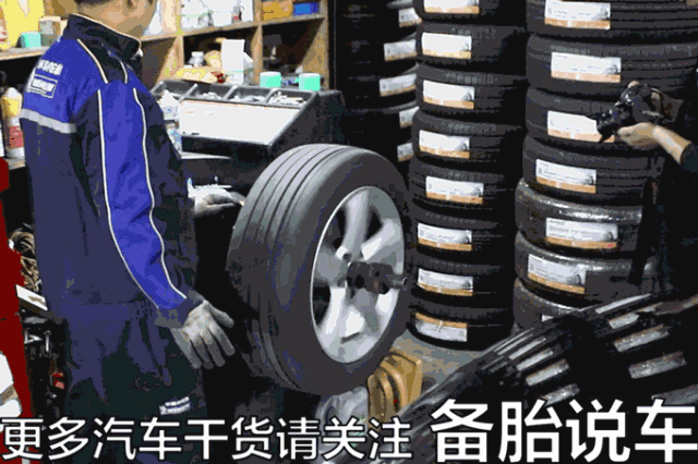 国外标配的胎压监测，国内却要加钱选配，视频教你自己装能省几千