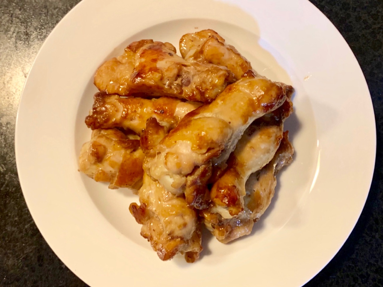 给啥都不换的蛋黄焗鸡翅，看着就流口水，太过瘾了