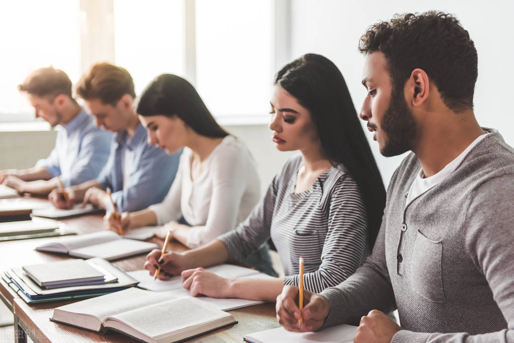 语料库辅助下的国内外英语教材跨文化教学设计探究