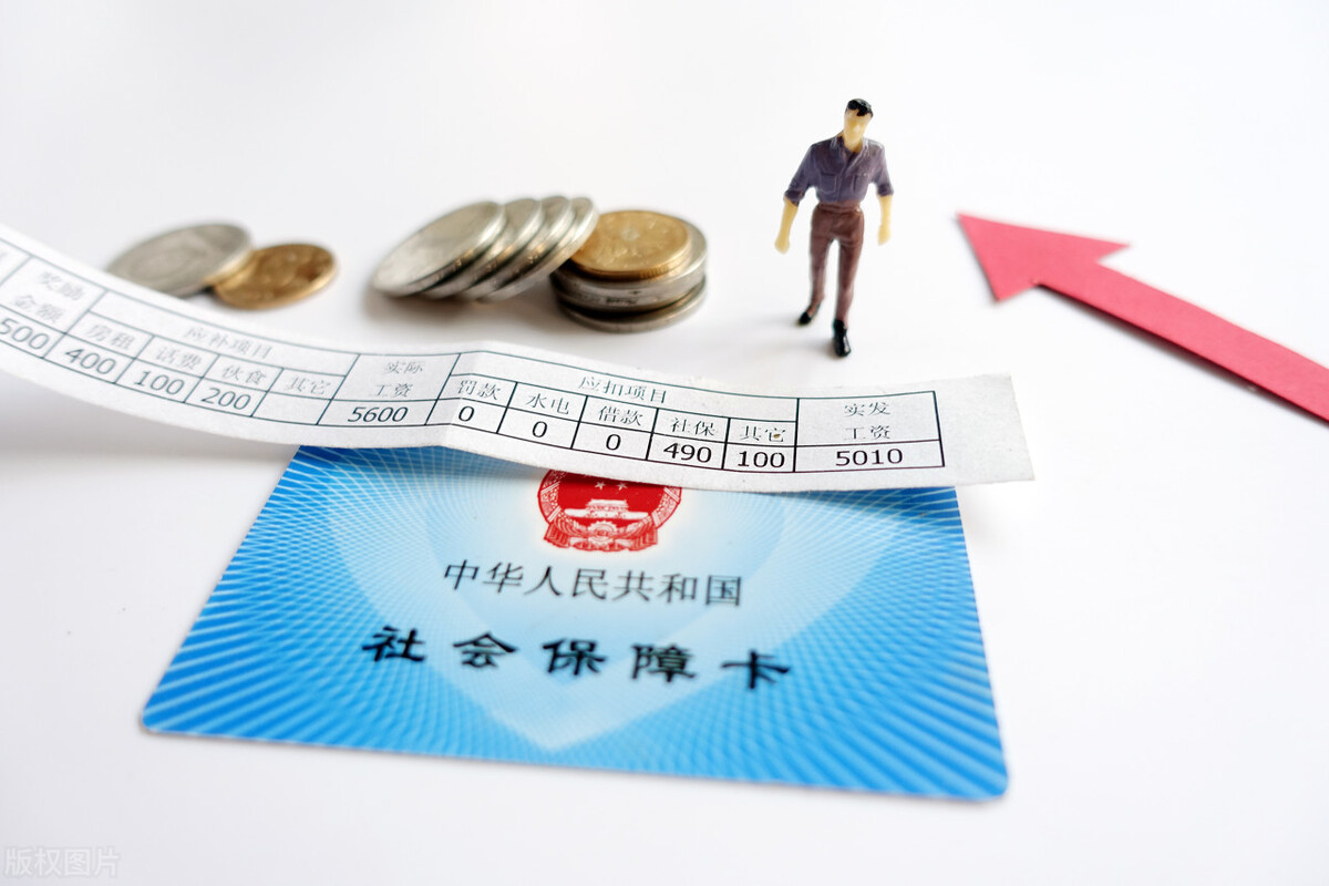 在老家交的居民社保，退休时可以并入职工社保待遇吗？