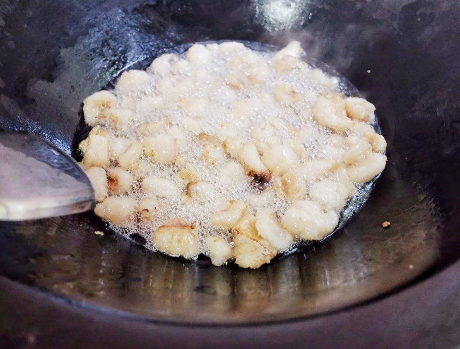 熬猪油只加盐就错了，牢记1个步骤，猪油又香又白还不腥，耐存放