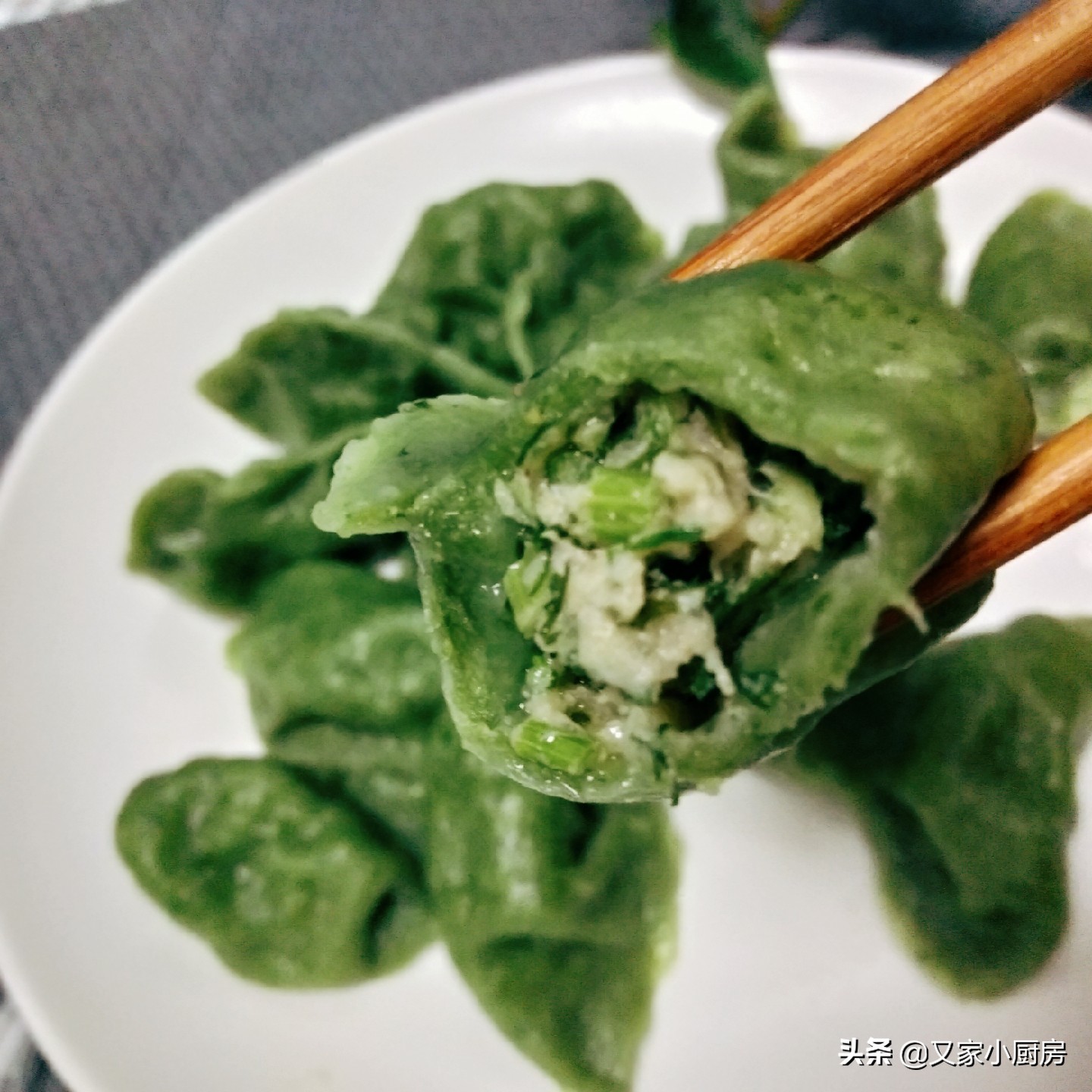 茴香馅儿的饺子好吃，做法也简单，出锅后我家孩子争着吃