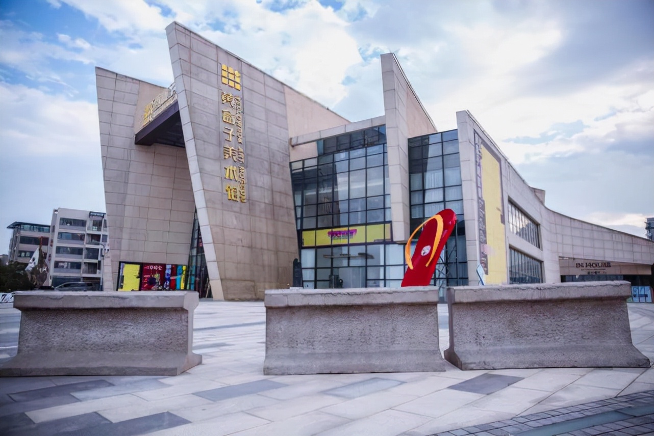 “周隹朔土——国际公共雕塑展”在青岛黄盒子美术馆正式开幕