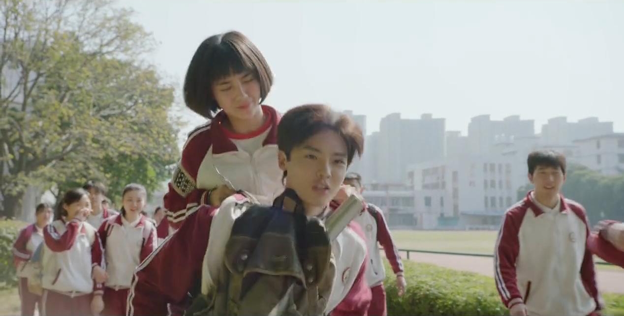 侯明昊率领彪悍天团“飞车五人组”，演绎十八岁的青春年华