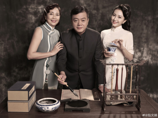 包文婧晒父母婚纱照，妈妈温柔知性，爸爸被赞比女婿包贝尔帅太多