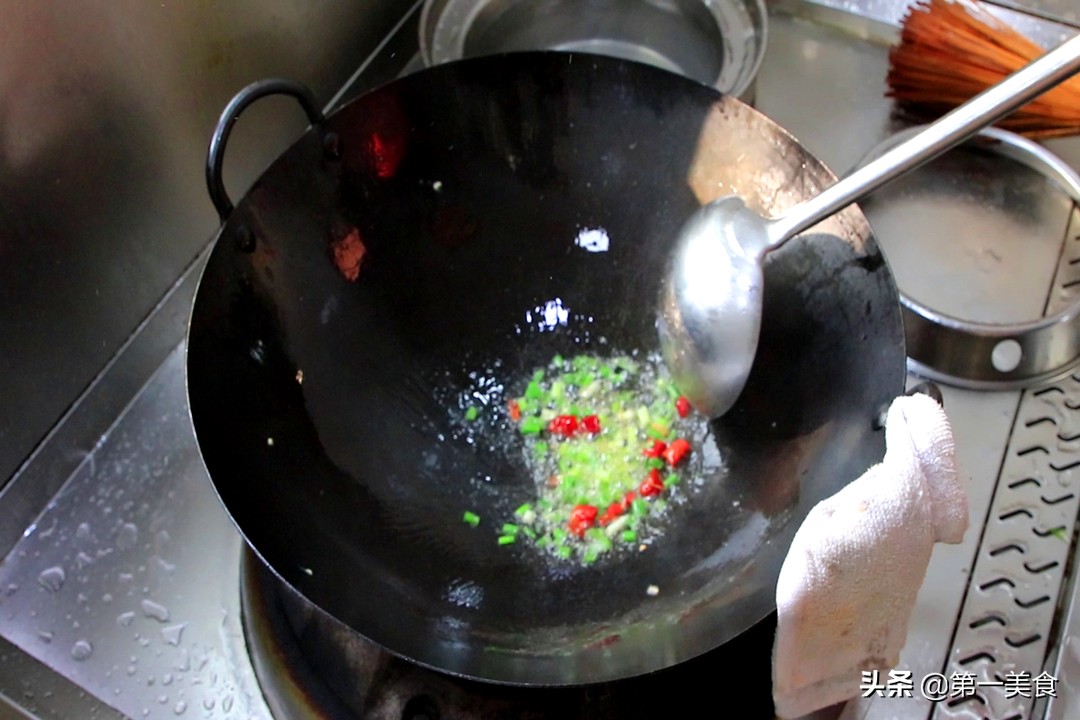 荷兰豆怎么炒好吃又简单,荷兰豆怎么炒好吃又简单的做法