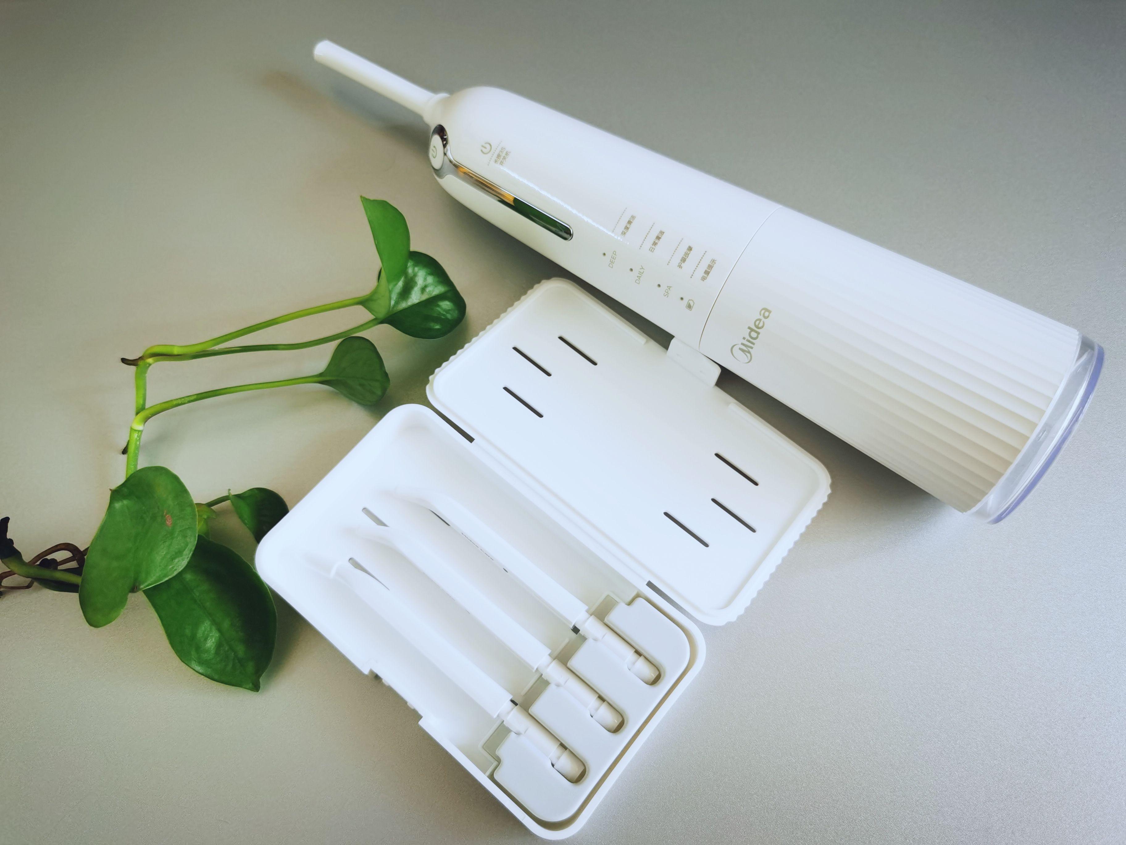 深层护理看得见，美的智能SPA微气泡可视化冲牙器上手实测