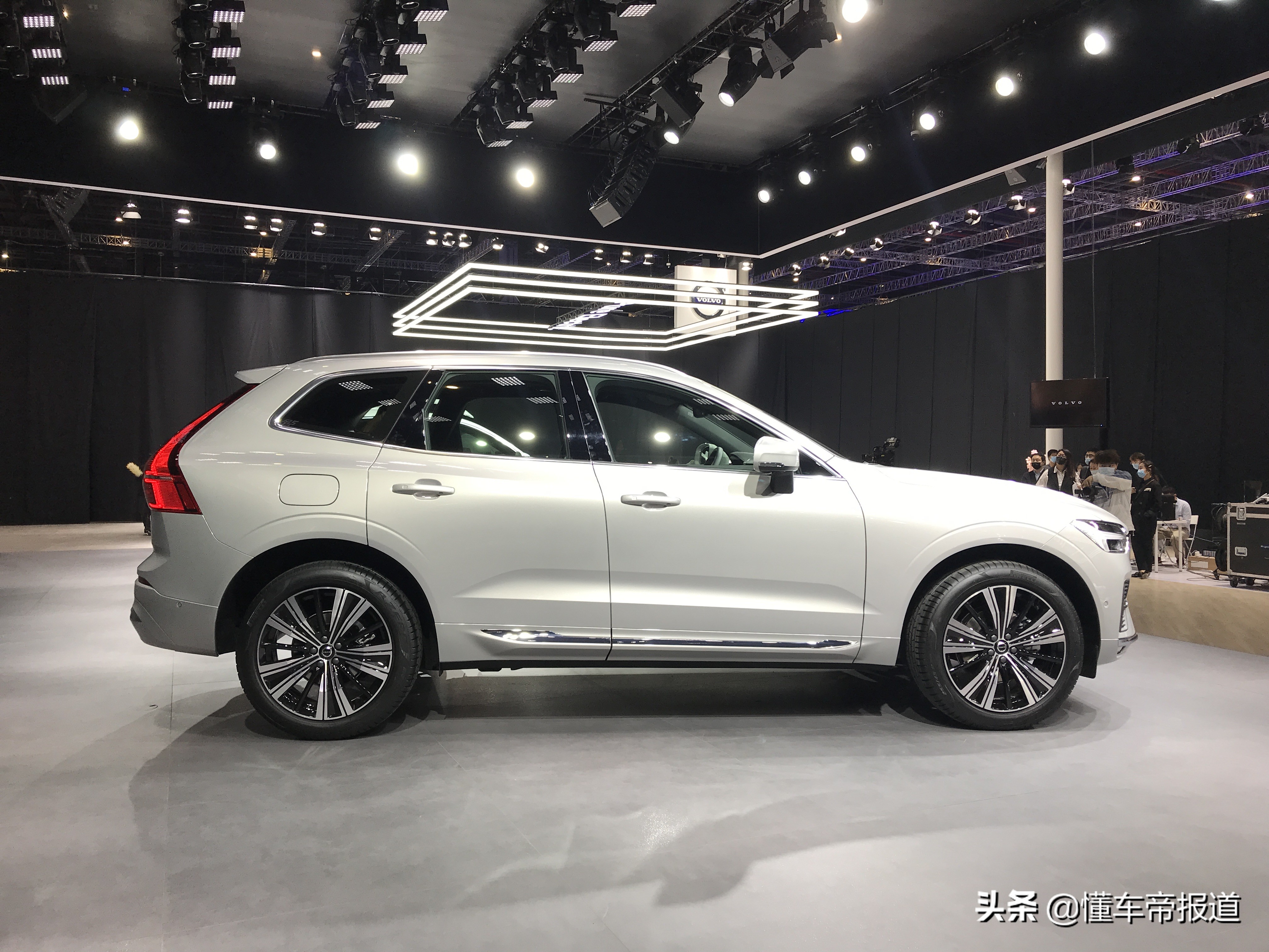 新车 | 换装水晶挡杆升级高德地图！沃尔沃XC60登陆上海车展