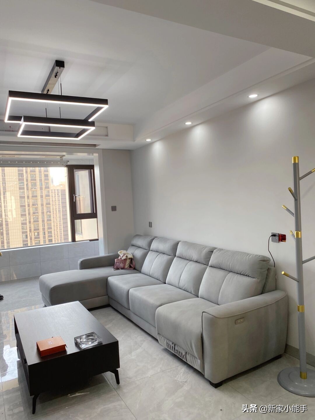 三房两厅新房正式装修结束，打扫干净晾着通风中，自己设计很喜欢