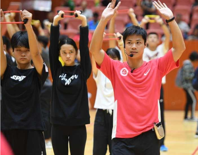 啥是“983大学”？苏炳添在暨南大学任教，校庆上的讲话逗笑众人