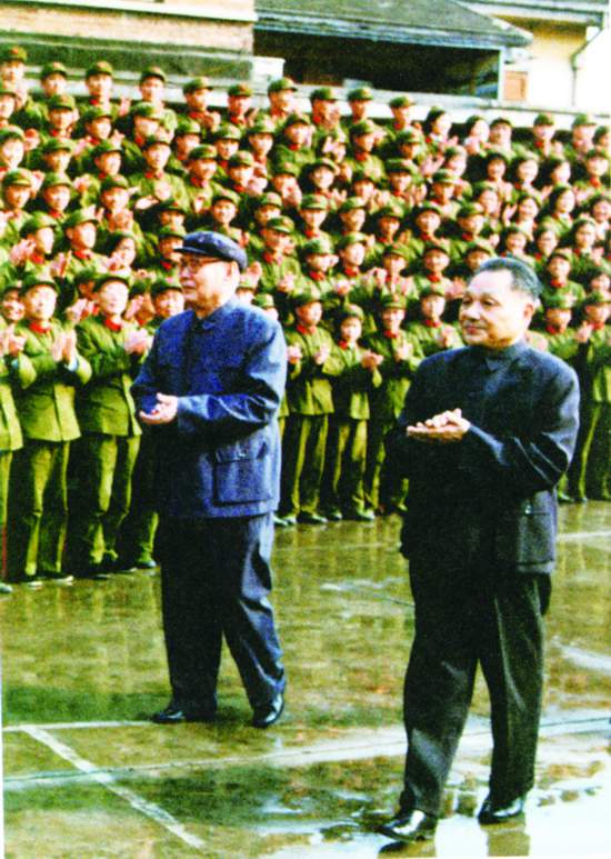 中国五位首脑与叶剑英有重要关系，堪称十大元帅中的唯一