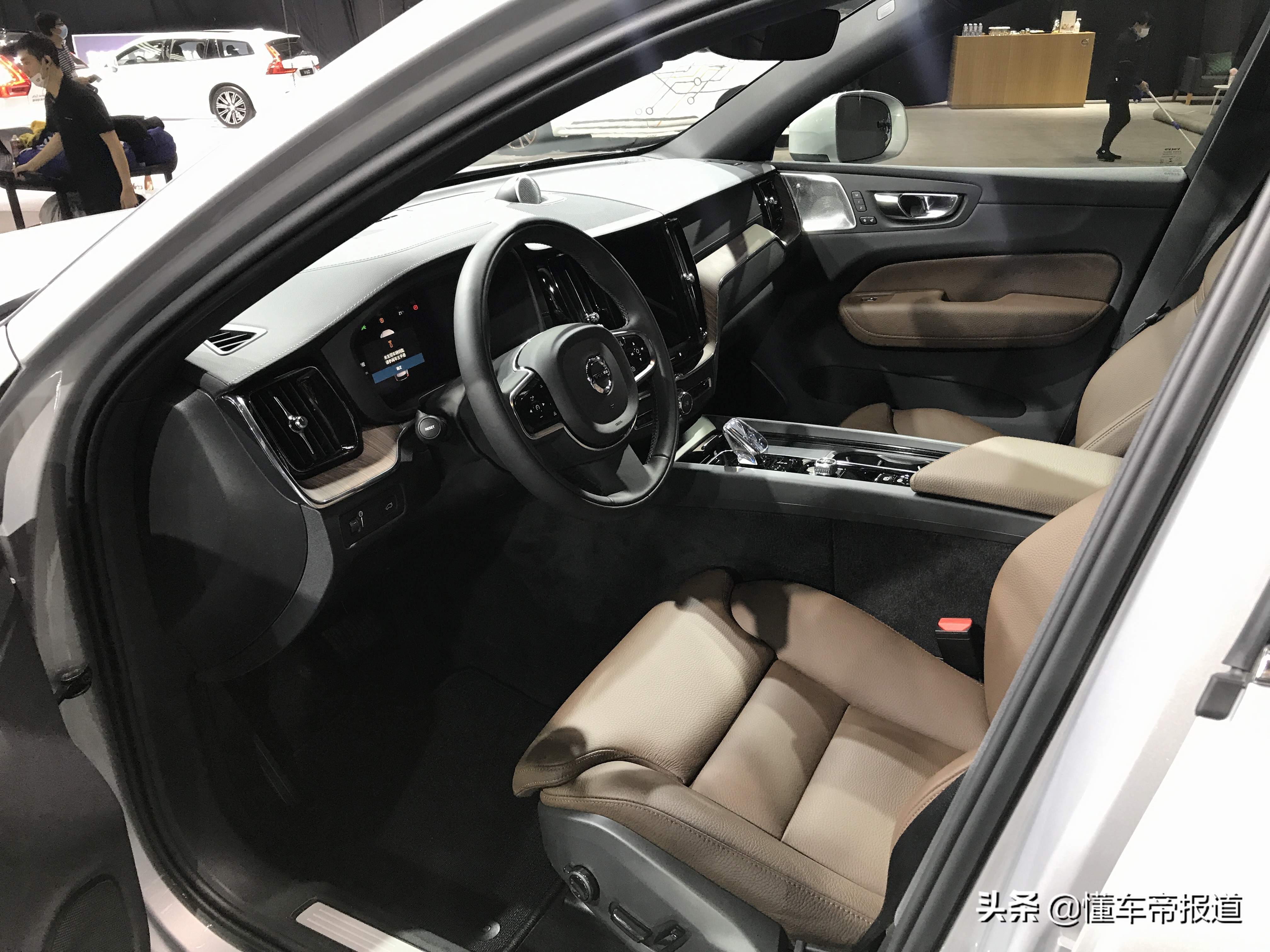 新车 | 换装水晶挡杆升级高德地图！沃尔沃XC60登陆上海车展