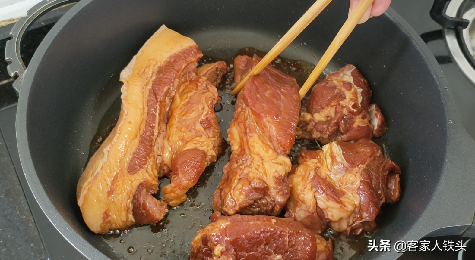 爱吃梅头肉的收藏喽，这一个做法广东人百吃不腻，咸香好吃又下饭