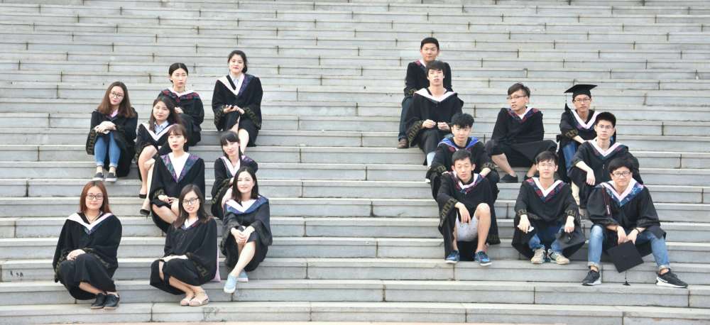 中国奇女子李晟曼：26岁985大学副教授，实至名归还是浪得虚名？