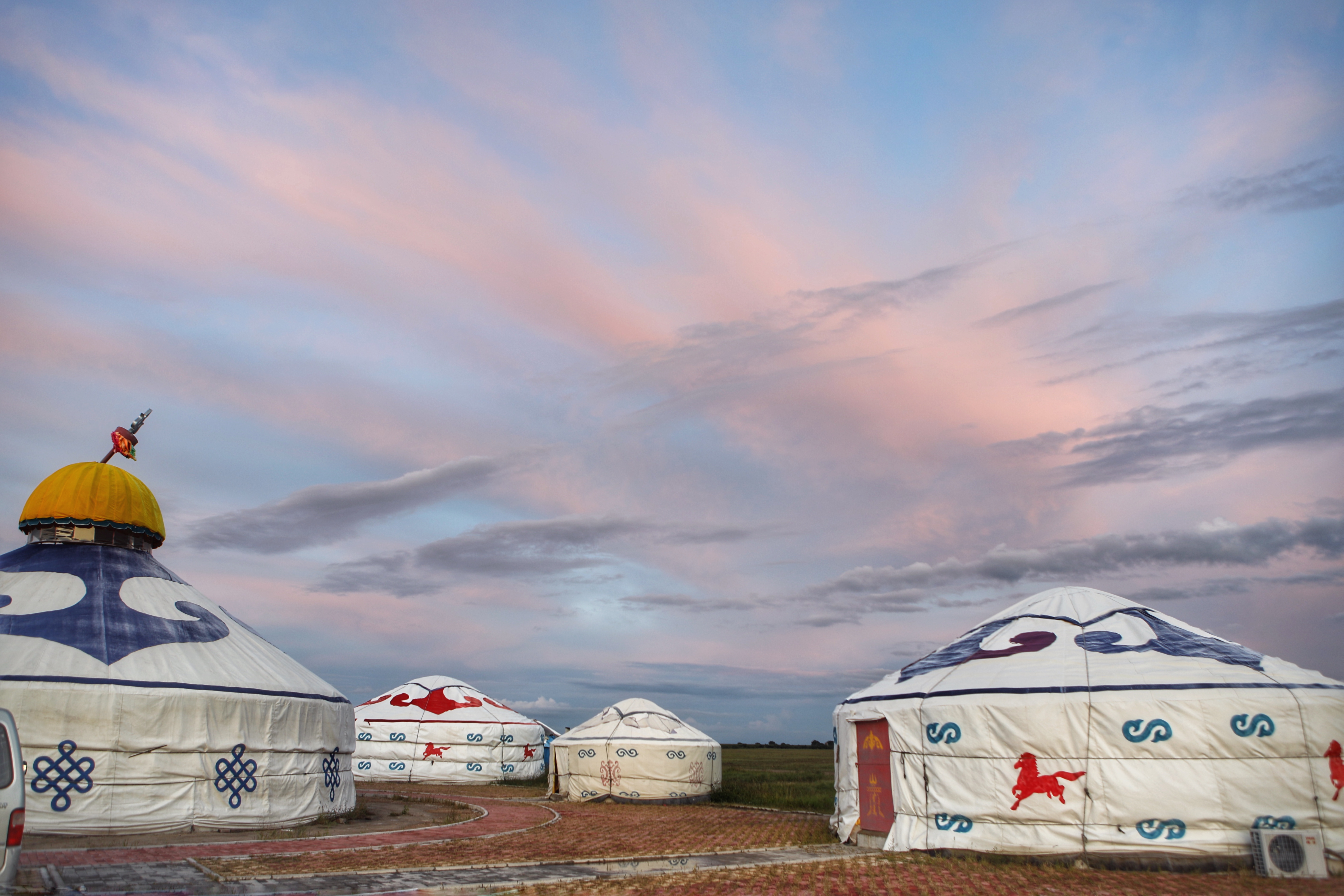 水草丰美之地,又是科尔沁大草原的最东部,自然环境好极了