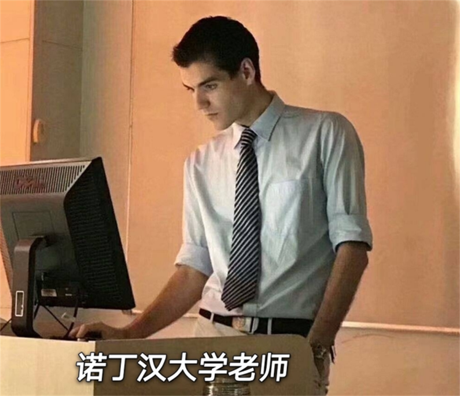 中学“奶狗系”老师走红，各校男老师“天花板”颜值引学生变迷妹