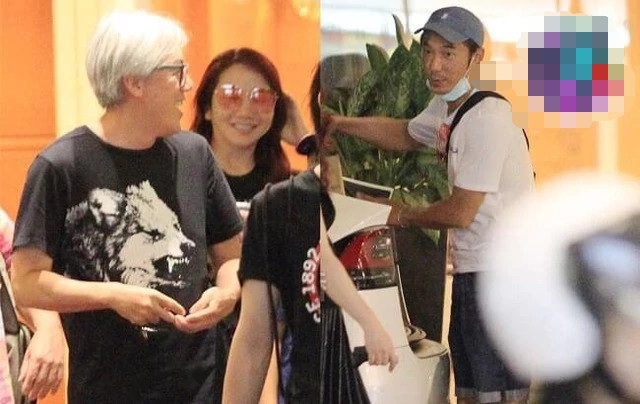 53岁张宇隐退两年罕见露面，满头白发显沧桑，歌迷心中一言难尽