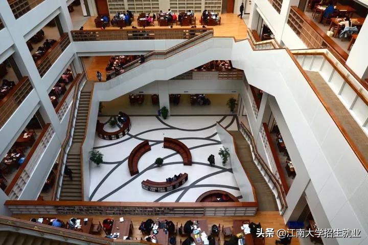 建筑面积52217平米，纸质馆藏255万册！世界读书日，打卡江苏这座