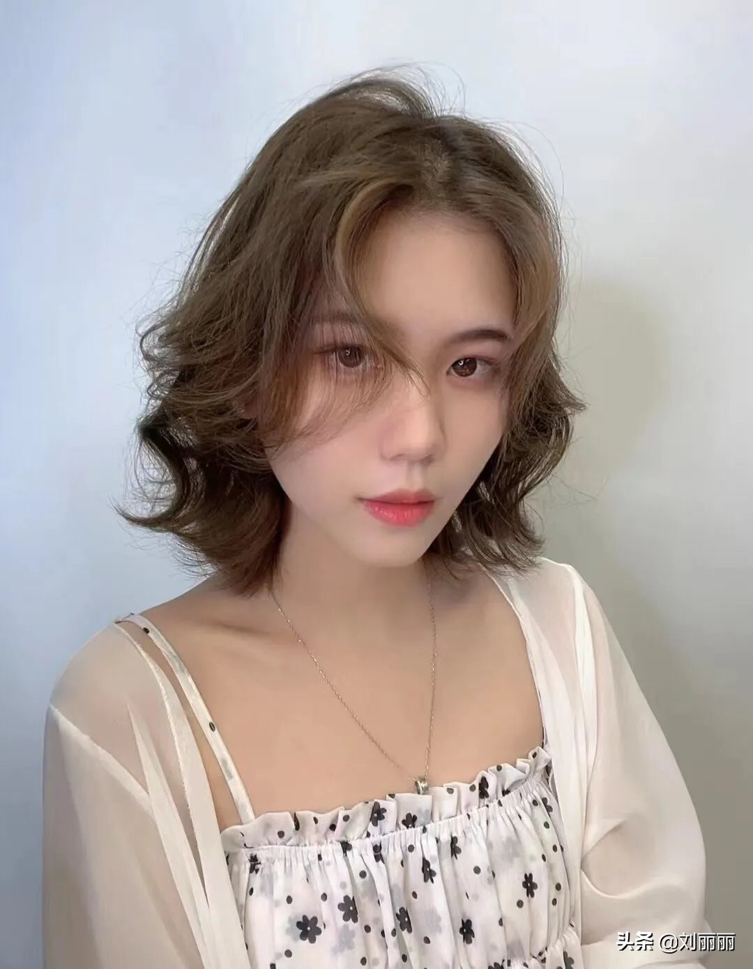 羊毛卷已过时，22款当下流行发型送给大家，直接剪就对了