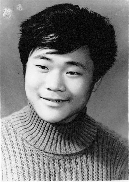 吉利老板李书福：身价900亿年薪仅100万，是如何成为汽车首富？