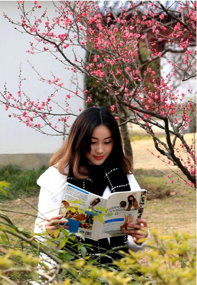 慢慢活成了别人，唯独丢掉了自己，优秀作文赏析：《放弃与坚持》