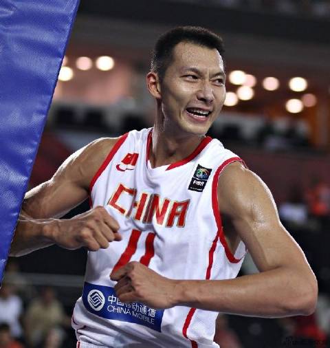 易建联为什么能立足nba(易建联为何难立足NBA？本尊亲口回应原因，难怪他可扛起男篮大旗)