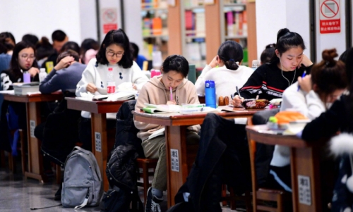 为什么一定要考985、211？过来人：这四点优势，普通本科难以比拟