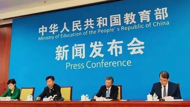 你用色彩描绘梦想，每一笔都充满创意与勇气，画出属于你的精彩世界！