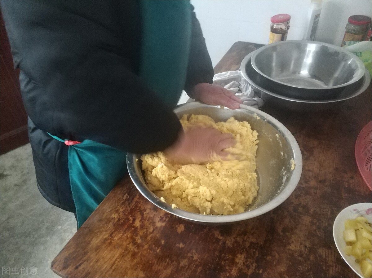 做玉米面馒头，掌握1个窍门，馒头香甜松软不粗糙，比面包还好吃