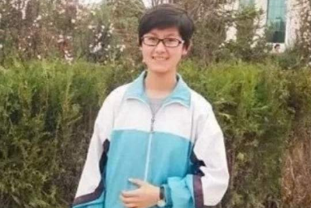 她是19年宁夏文科状元，几乎没玩过手机，高考688分圆北大梦