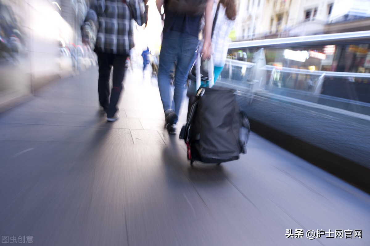 “月薪好幾萬，出國就能賺錢”，出國做護士真的那么掙錢？