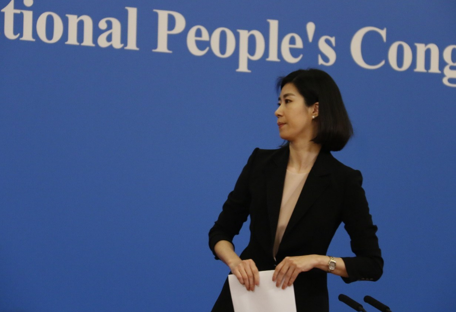 外交部女翻译官张璐饱读诗书,因一句翻译走红,深受学生追捧