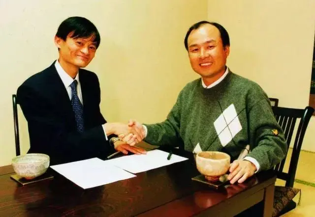 马云背后的大金主，开始急了