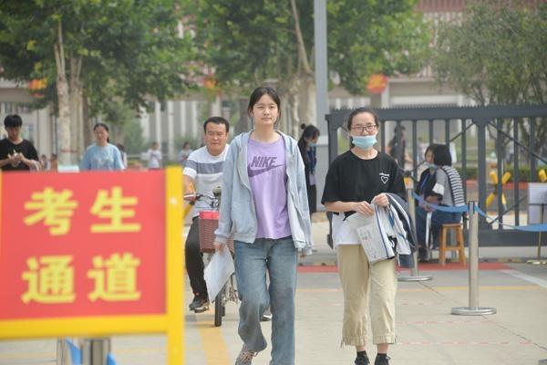 “一字马”女孩高考成绩出炉，开心表示终于有学上，却被网友嫌弃