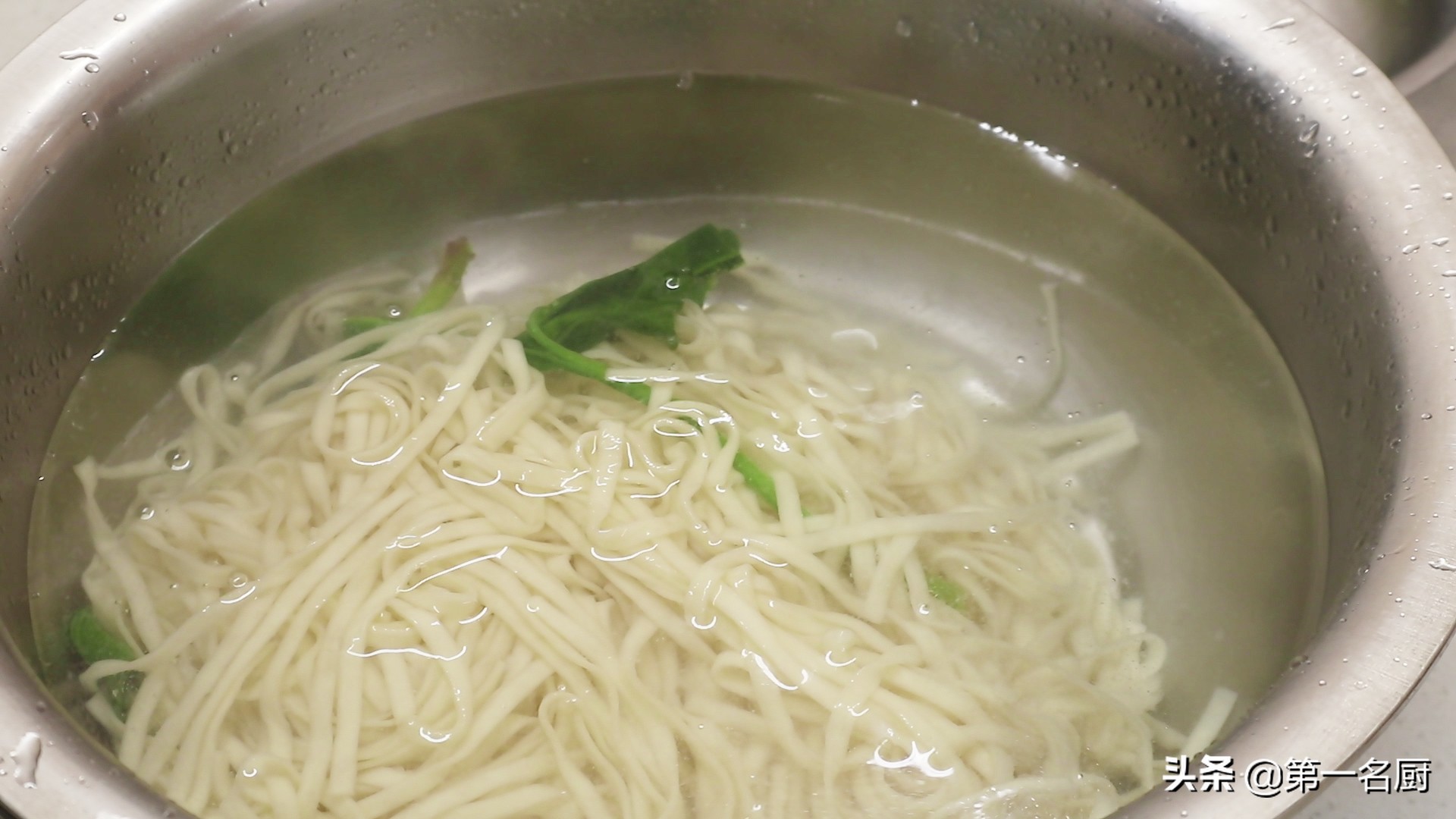 蔥油拌面,蔥油拌面的家常做法簡單