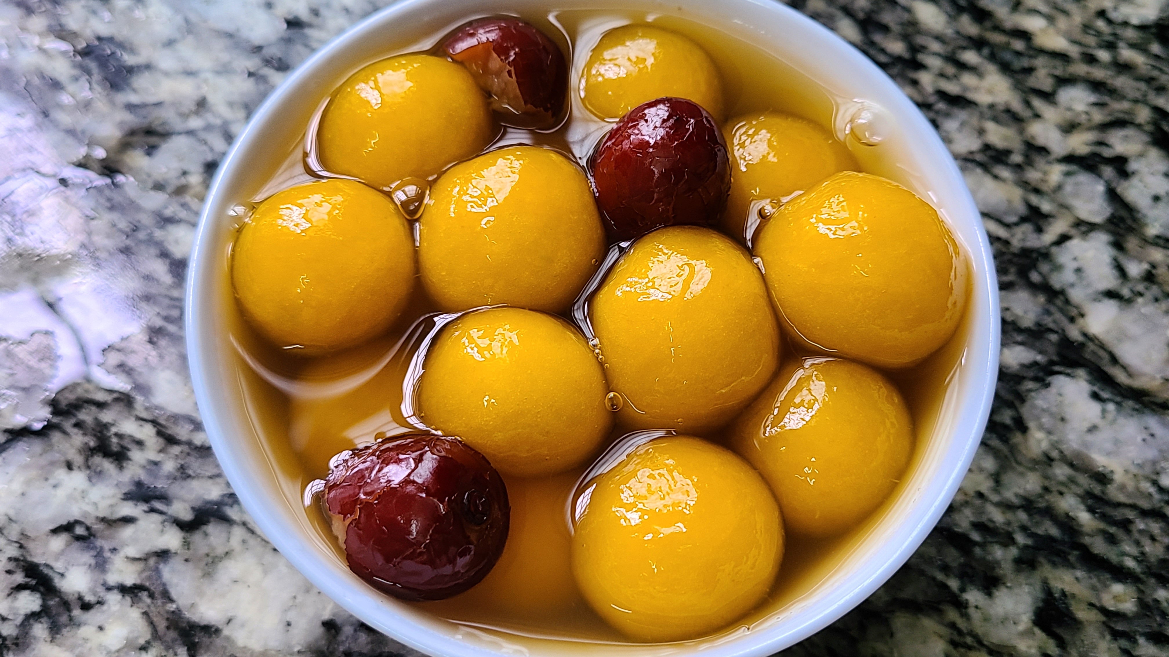 天气凉了，教你一道广东的滋补糖水，Q弹好吃味道很棒